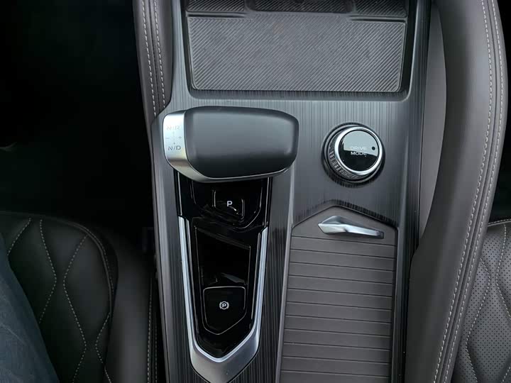 Фото 4 - Geely Monjaro