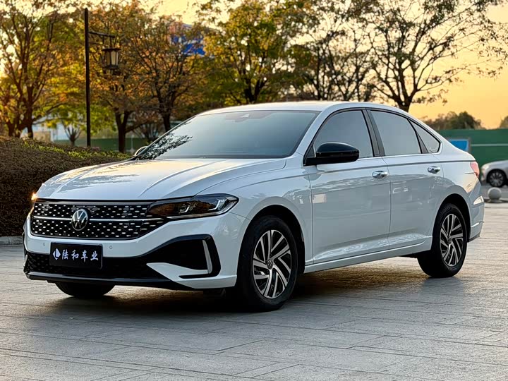 Фото 1 - Volkswagen Lavida