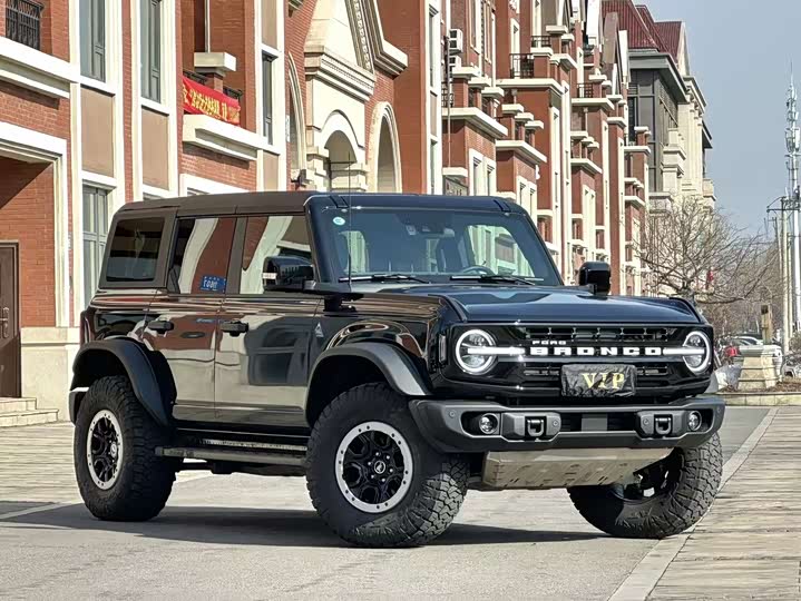 Photo 3 - Ford Bronco