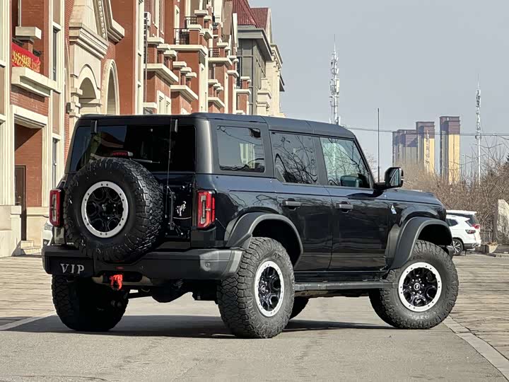 Photo 6 - Ford Bronco