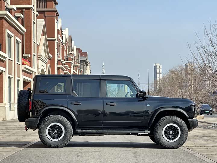 Photo 7 - Ford Bronco