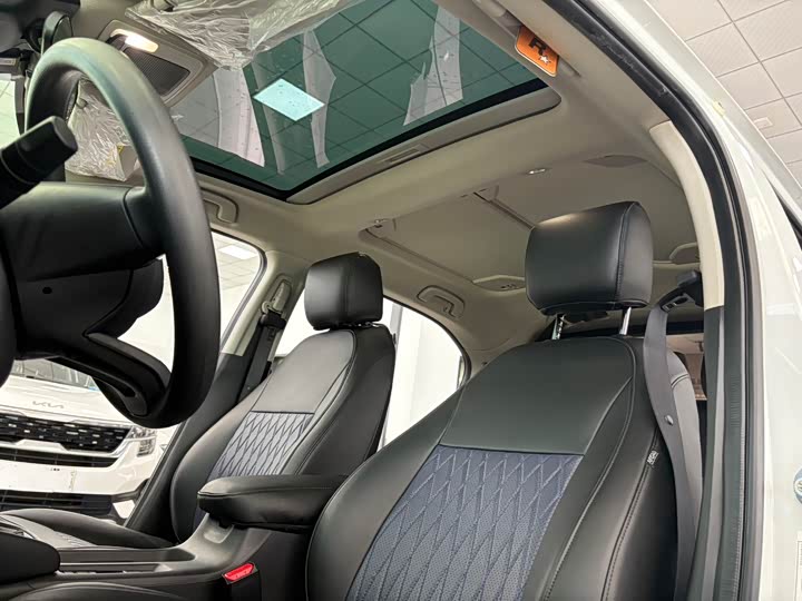 Фото 8 - Honda Vezel