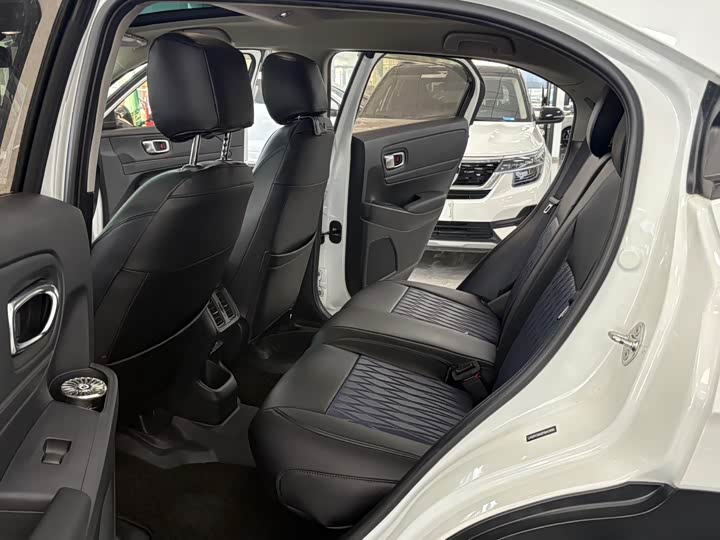 Фото 9 - Honda Vezel