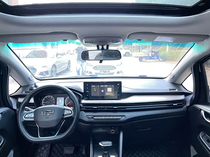 Фото 5 - Geely Vision X3