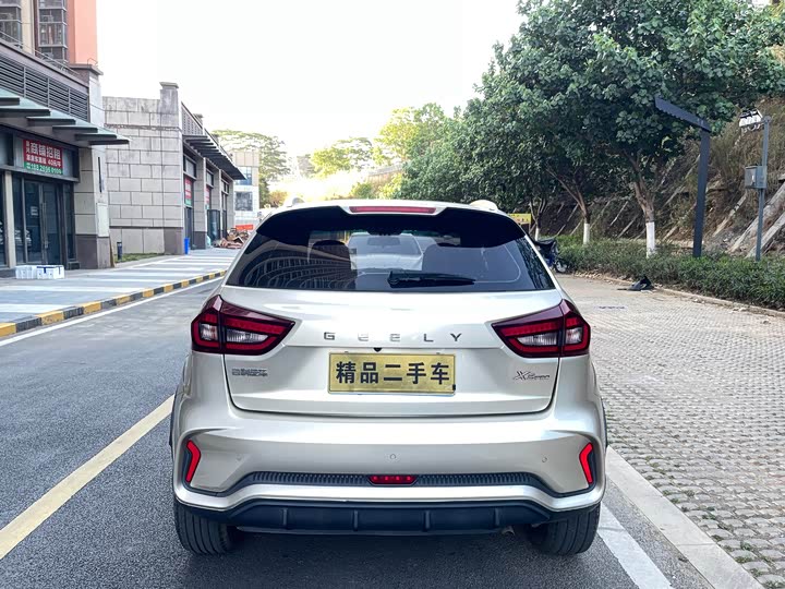 Фото 9 - Geely Vision X3