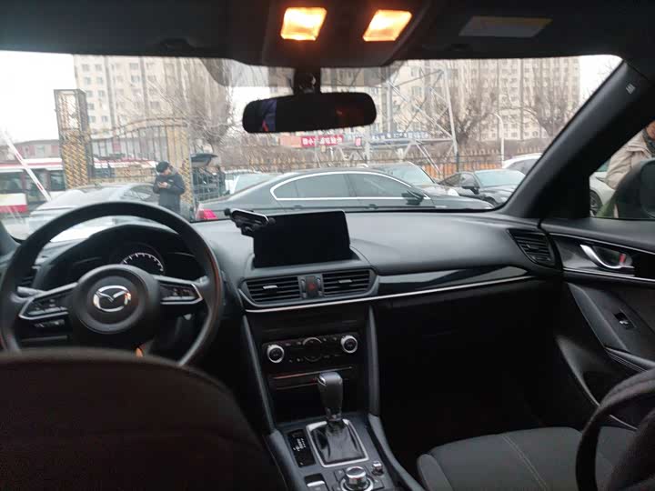 Photo 2 - Mazda CX-4