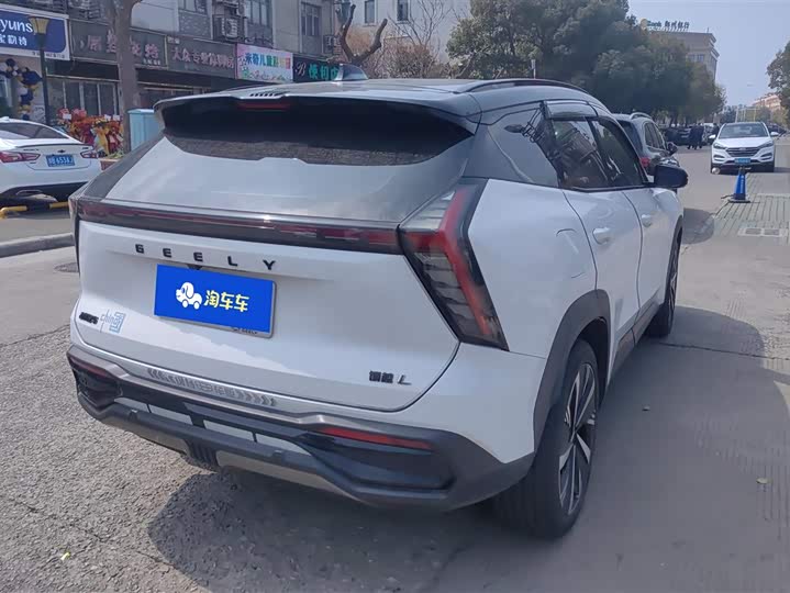 Фото 3 - Geely Atlas L