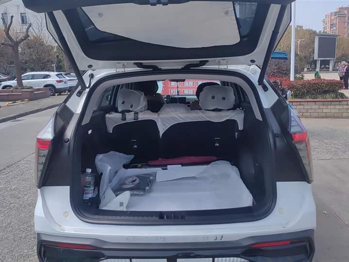 Фото 4 - Geely Atlas L