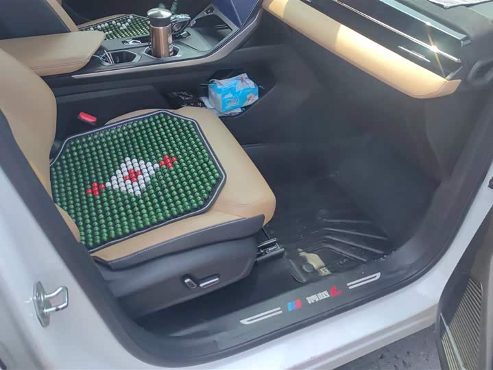 Фото 8 - Geely Atlas L