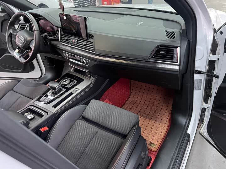 Фото 9 - Audi Q5L Sportback