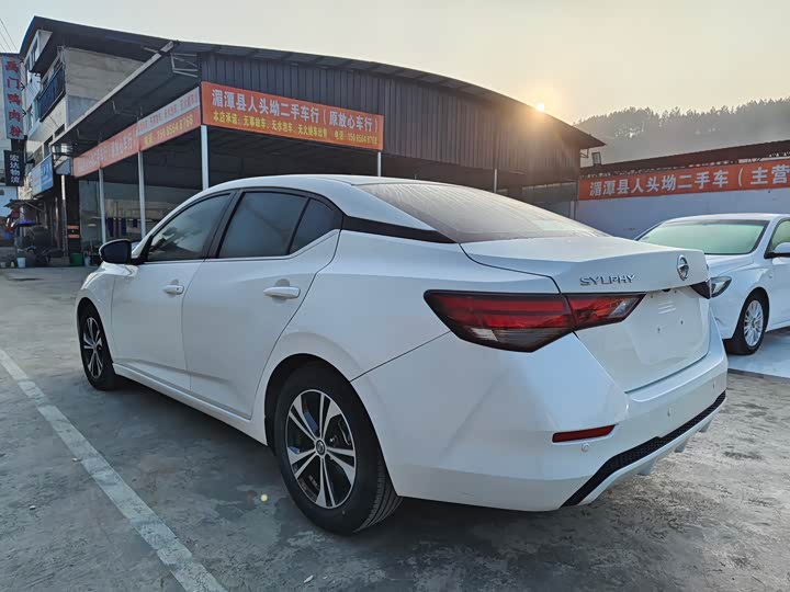 Фото 3 - Nissan Sylphy