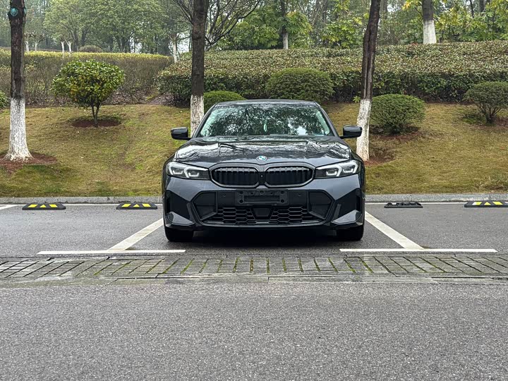 Photo 2 - BMW 3 Series