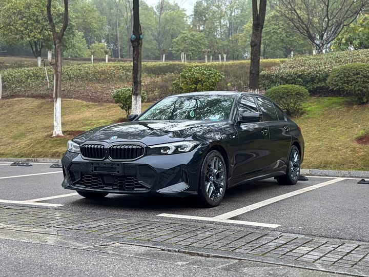 Photo 3 - BMW 3 Series