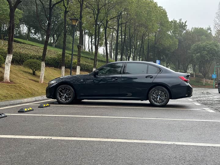 Photo 8 - BMW 3 Series