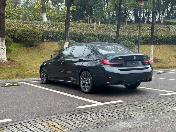 Photo 9 - BMW 3 Series