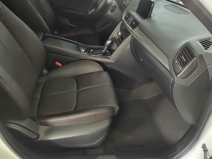 Photo 8 - Mazda CX-4