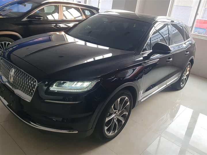 Фото 1 - Lincoln Nautilus