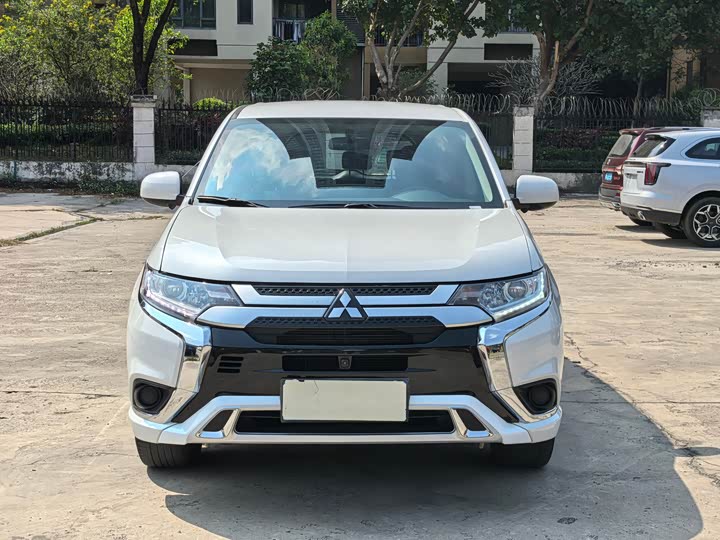 Фото 2 - Mitsubishi Outlander