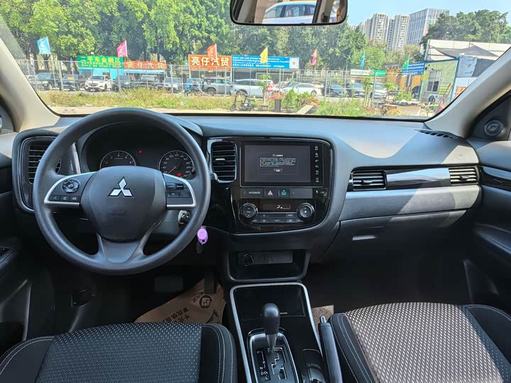 Фото 6 - Mitsubishi Outlander