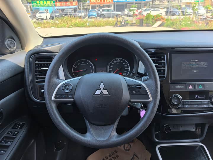 Фото 7 - Mitsubishi Outlander