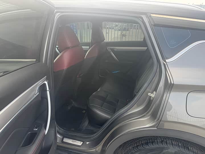 Фото 7 - Geely Coolray