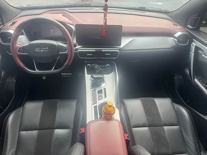 Фото 8 - Geely Coolray