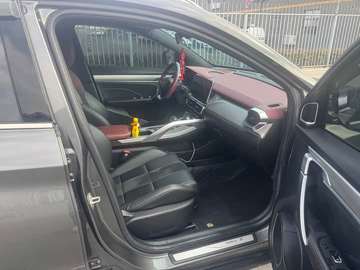 Фото 9 - Geely Coolray