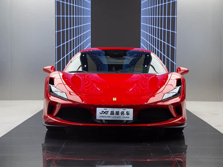 Фото 2 - Ferrari F8