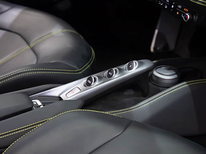 Фото 7 - Ferrari F8