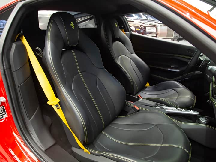 Фото 9 - Ferrari F8