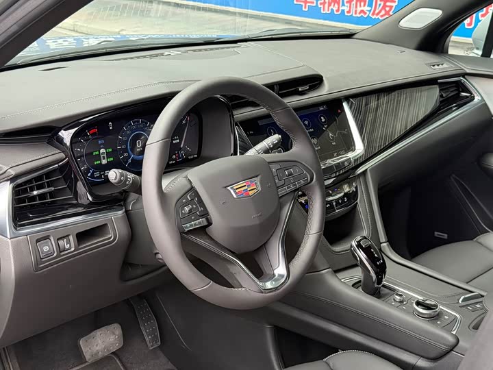 Фото 6 - Cadillac XT6