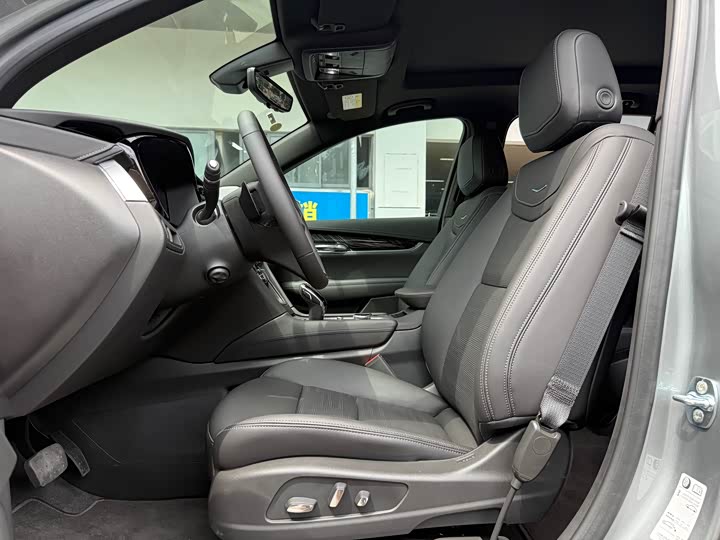 Фото 8 - Cadillac XT6