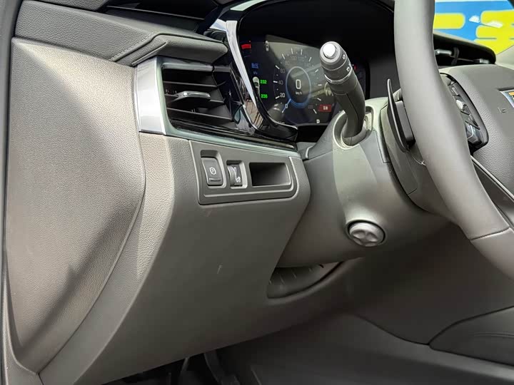 Фото 9 - Cadillac XT6