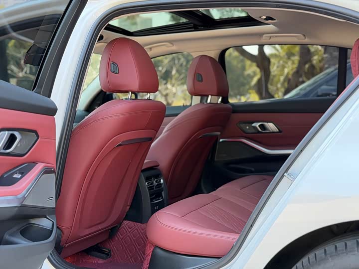 Photo 6 - BMW 3 Series