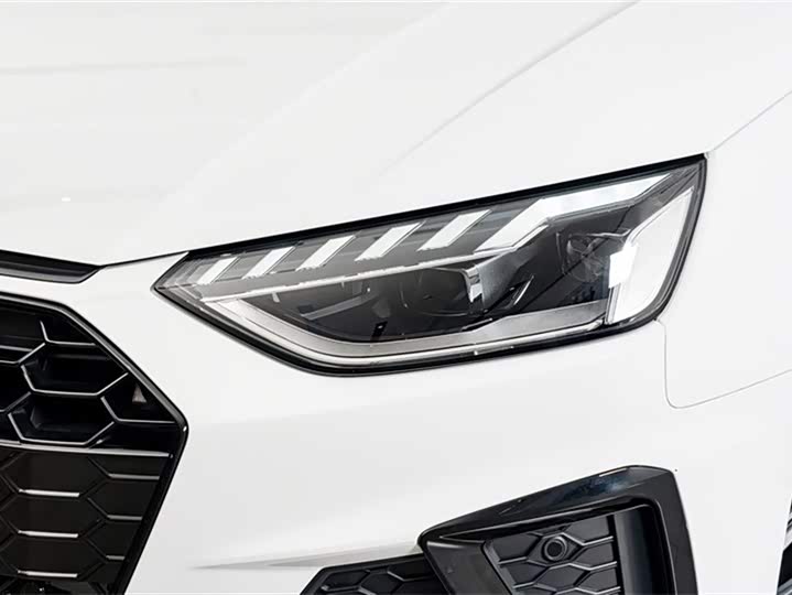 Фото 5 - Audi A4L