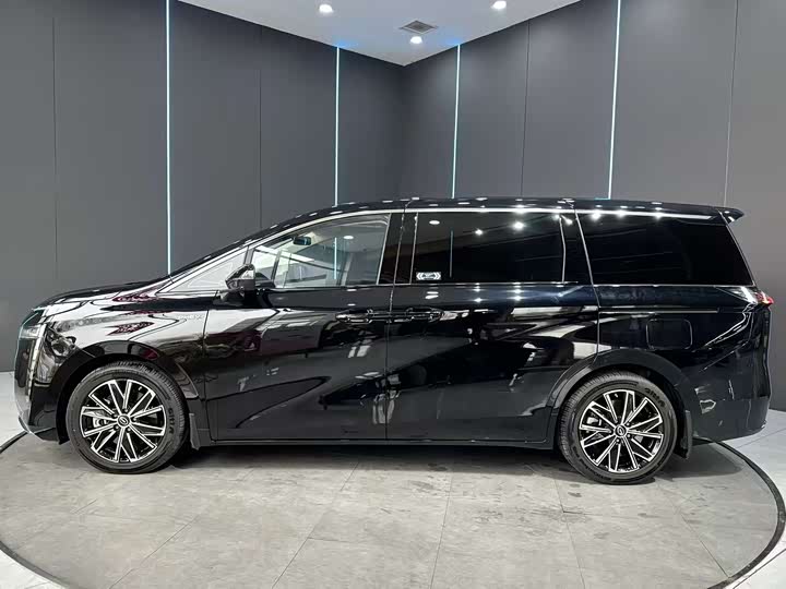 Фото 4 - GAC Trumpchi E8