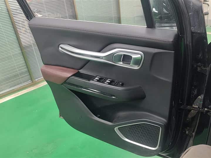 Фото 7 - Geely Okavango