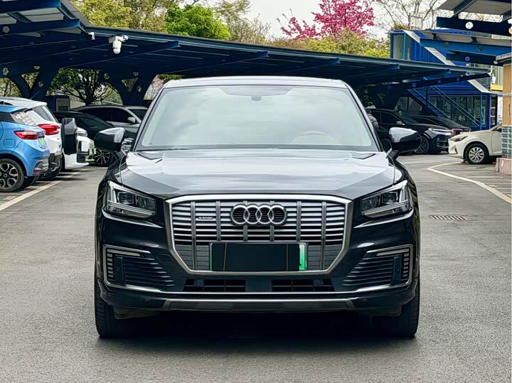 Photo 2 - Audi Q2L e-tron