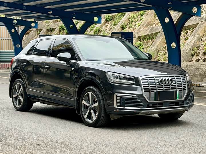 Photo 3 - Audi Q2L e-tron
