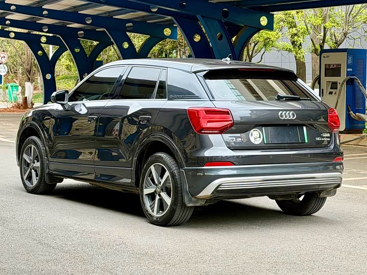 Photo 6 - Audi Q2L e-tron