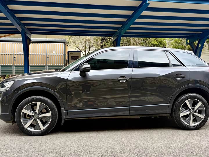 Photo 7 - Audi Q2L e-tron