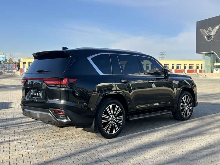 Фото 4 - Lexus LX