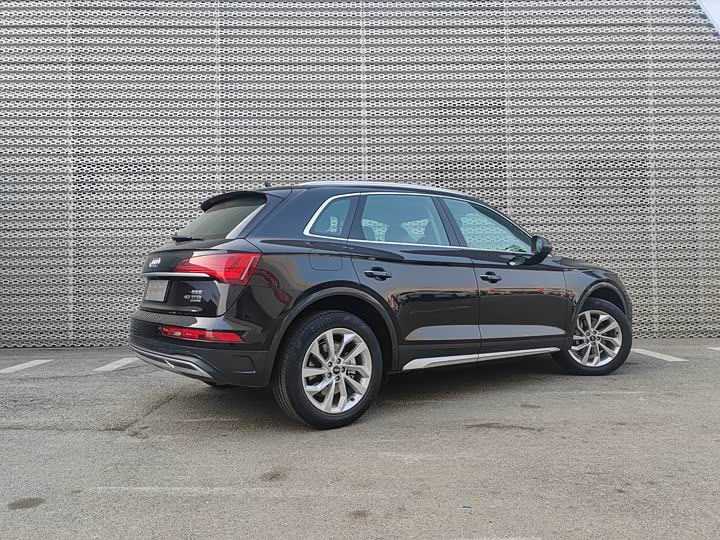 Фото 6 - Audi Q5L