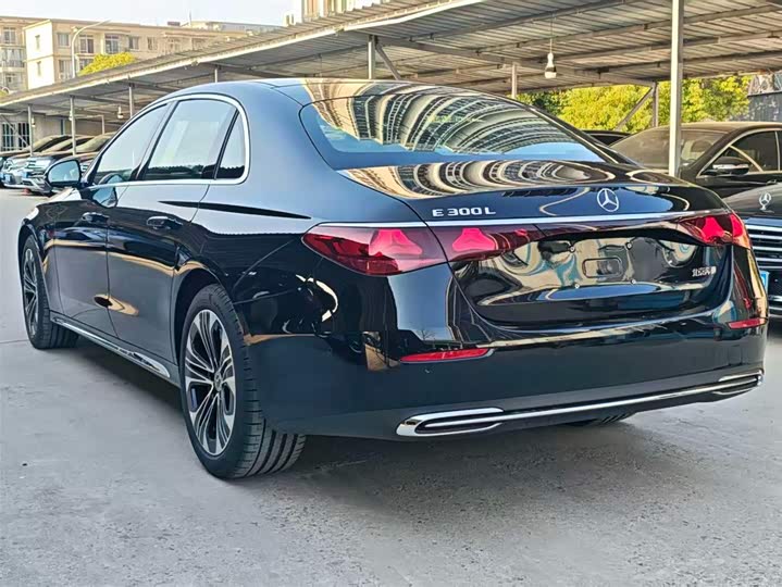 Photo 7 - Mercedes-Benz E-Class