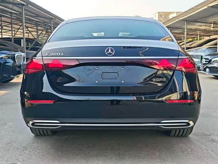 Photo 8 - Mercedes-Benz E-Class