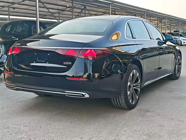 Photo 9 - Mercedes-Benz E-Class