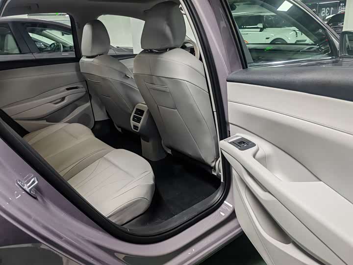 Фото 9 - Volkswagen Lavida