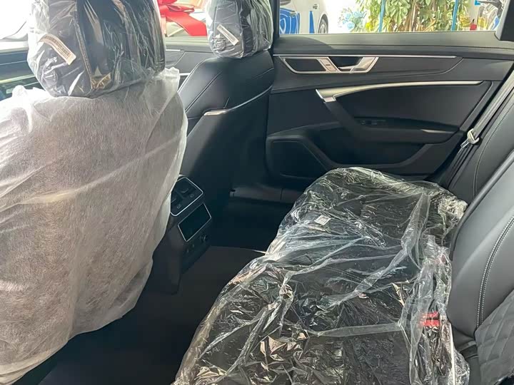 Фото 5 - Audi A6L