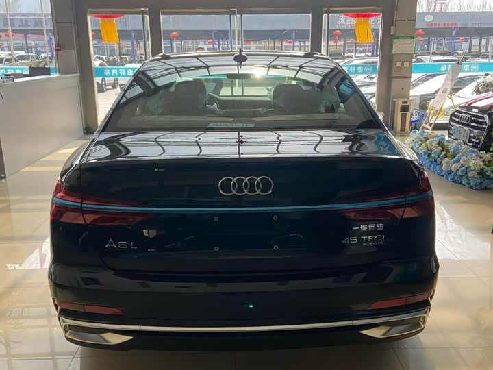 Фото 7 - Audi A6L