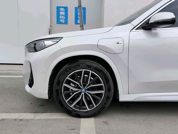 Фото 8 - BMW iX1